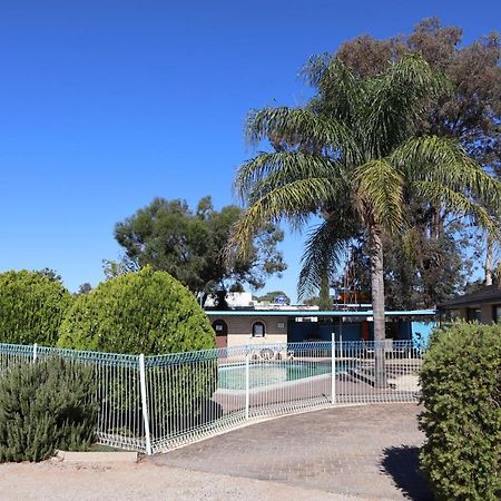 Capri Motel Балраналд Екстериор снимка