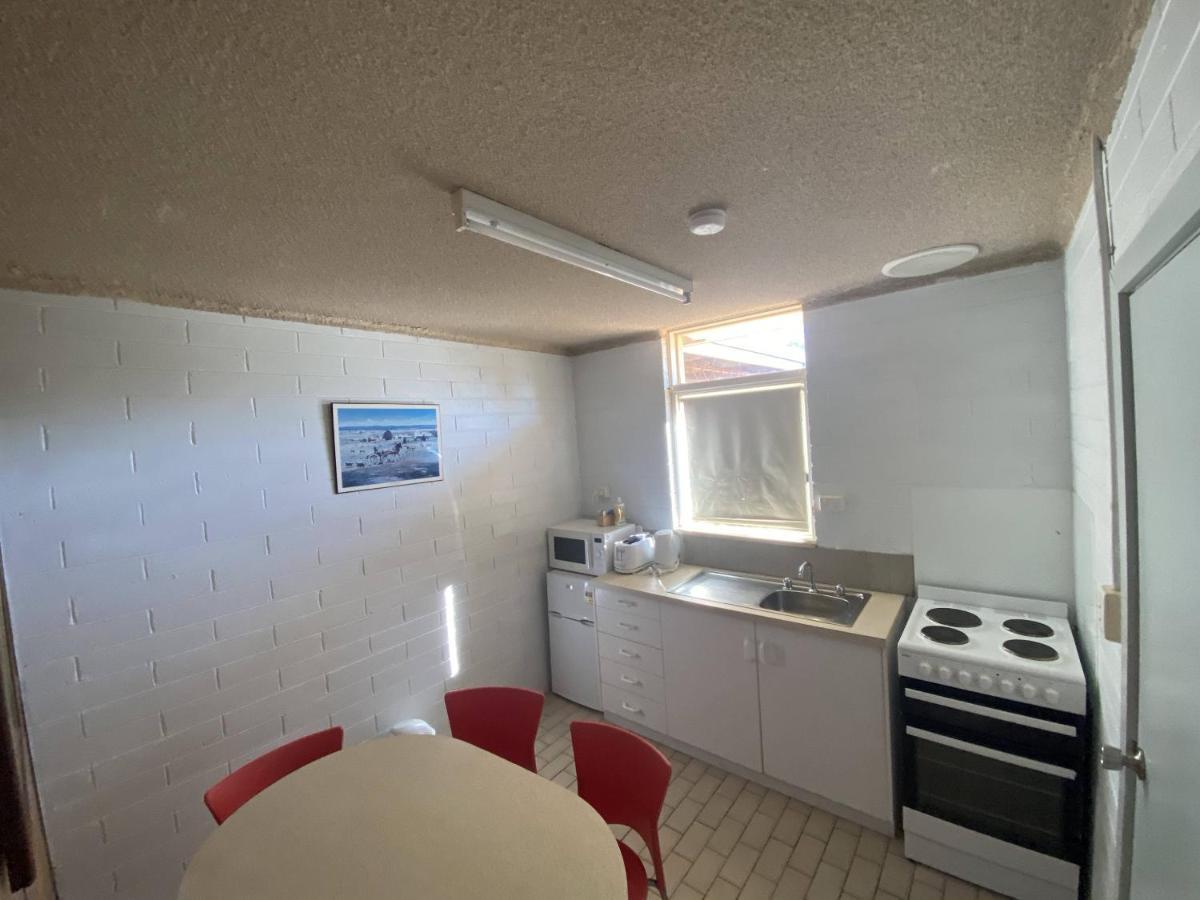 Capri Motel Балраналд Екстериор снимка