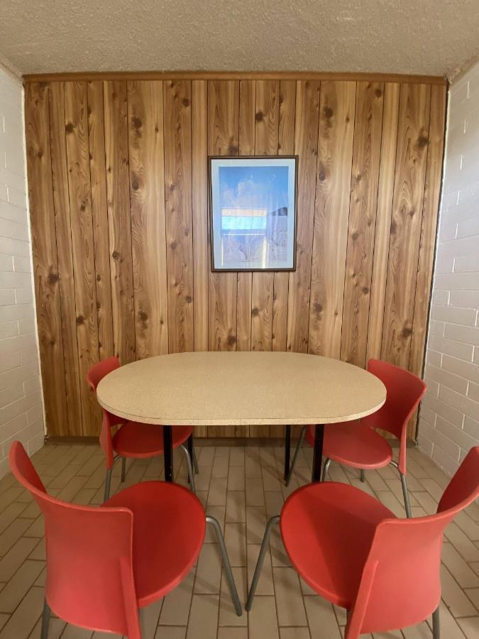 Capri Motel Балраналд Екстериор снимка