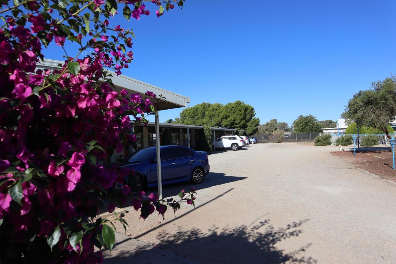 Capri Motel Балраналд Екстериор снимка