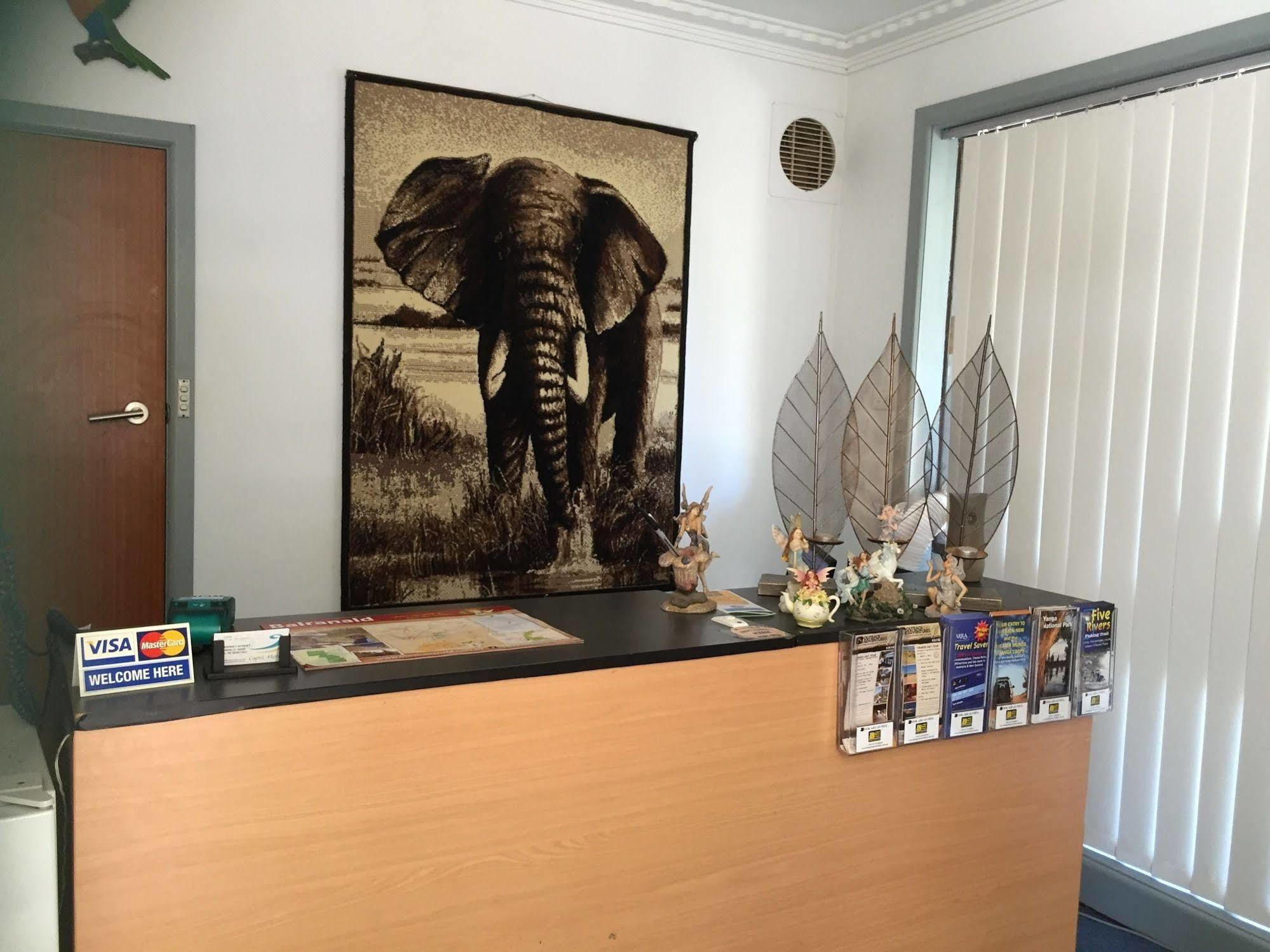 Capri Motel Балраналд Екстериор снимка